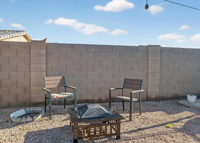 Hot Tub Retreat W Firepit And Bbq Mins To Westgate, State Farm Ferienhaus Glendale