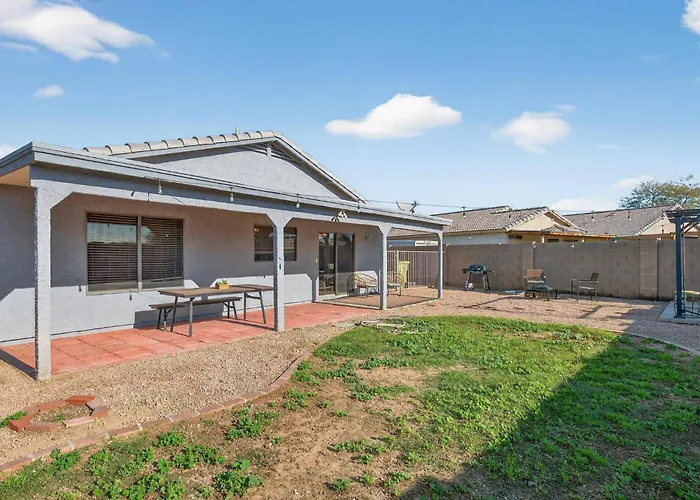 Hot Tub Retreat W Firepit And Bbq Mins To Westgate, State Farm * Glendale