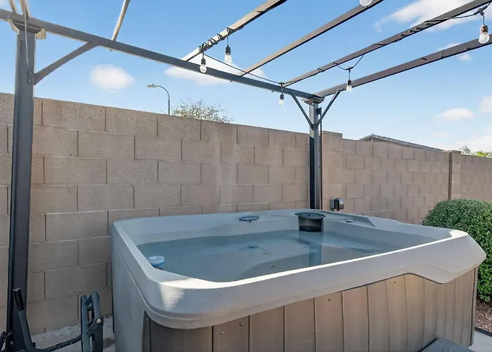 Hot Tub Retreat W Firepit And Bbq Mins To Westgate, State Farm Ferienhaus *