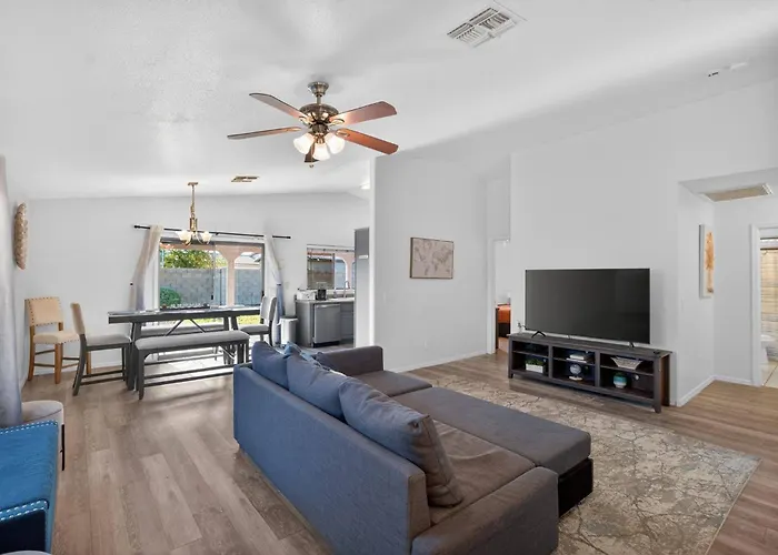 Hot Tub Retreat W Firepit And Bbq Mins To Westgate, State Farm *
